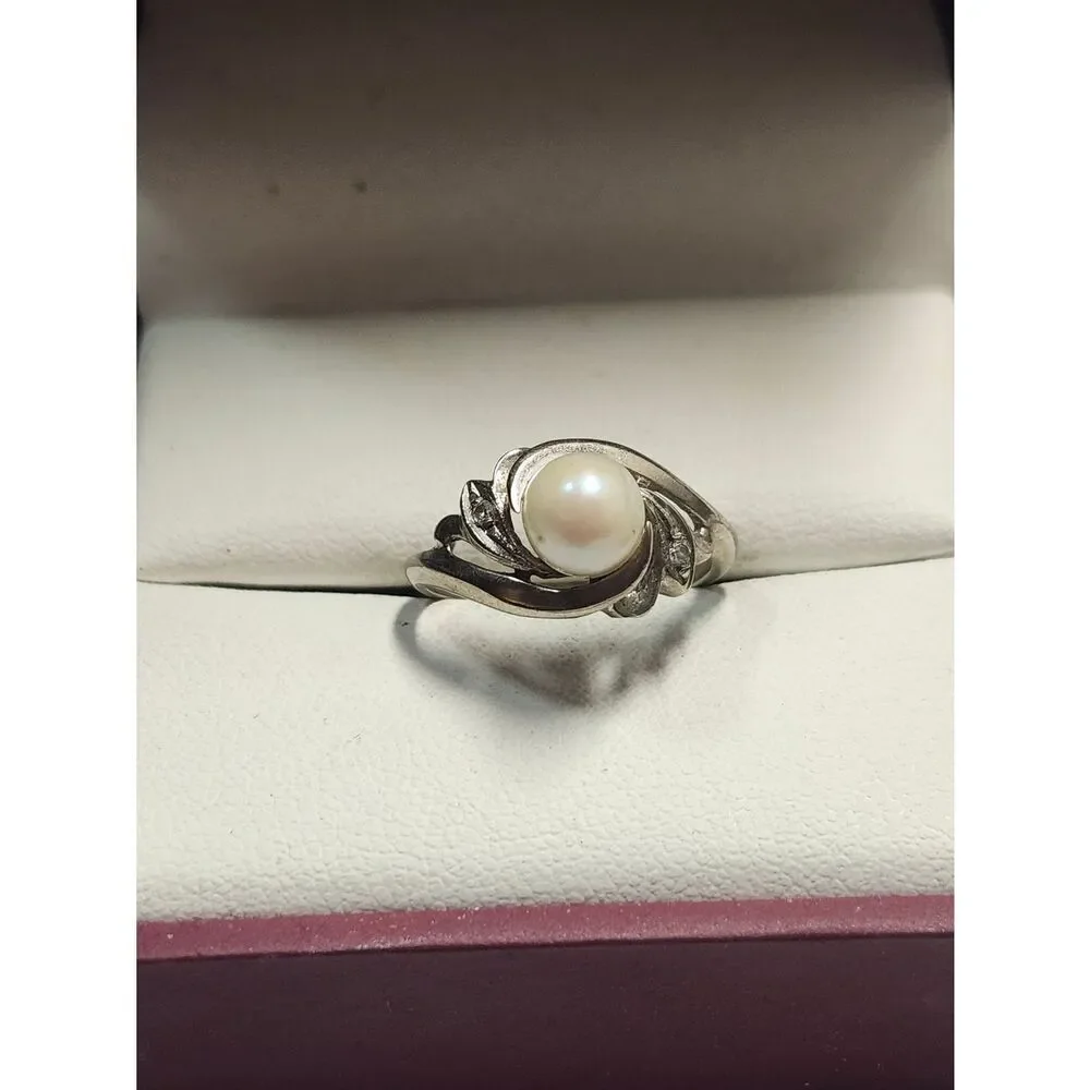 Vintage 10K White Gold Ring By Campus Pearl Center And Diamond Accents Size 4.75